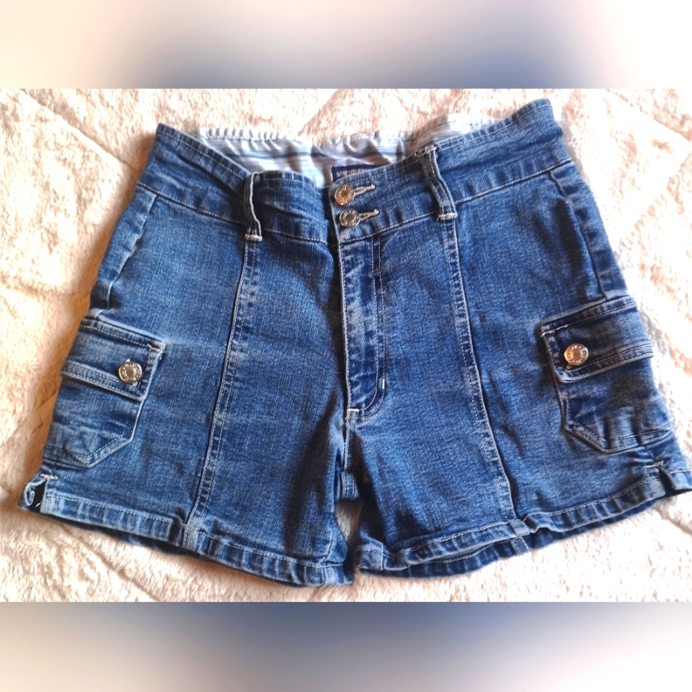 Short BUM. Size 6